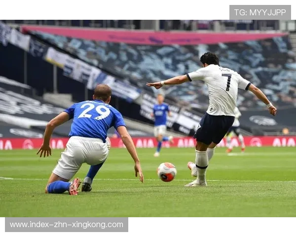 格列兹曼灵活跑位打穿整条防线